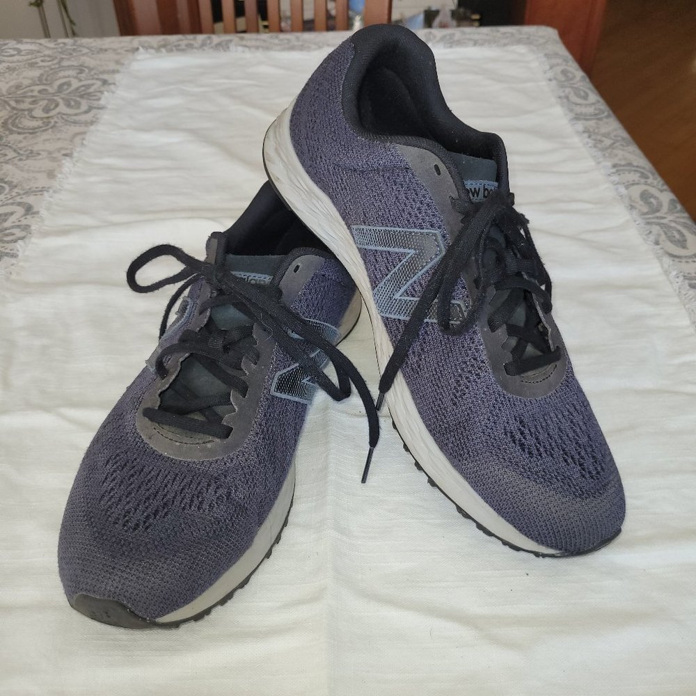 NEW BALANCE mens shoes - SZ 11